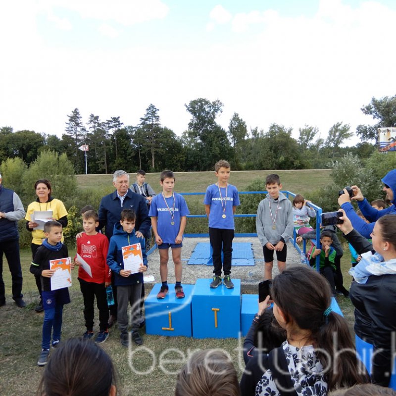 Mezei futóbajnokság Berettyóújfaluban 103